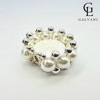 Focus su anello con perla coltivata Galvani gioiello elegante e raffinato