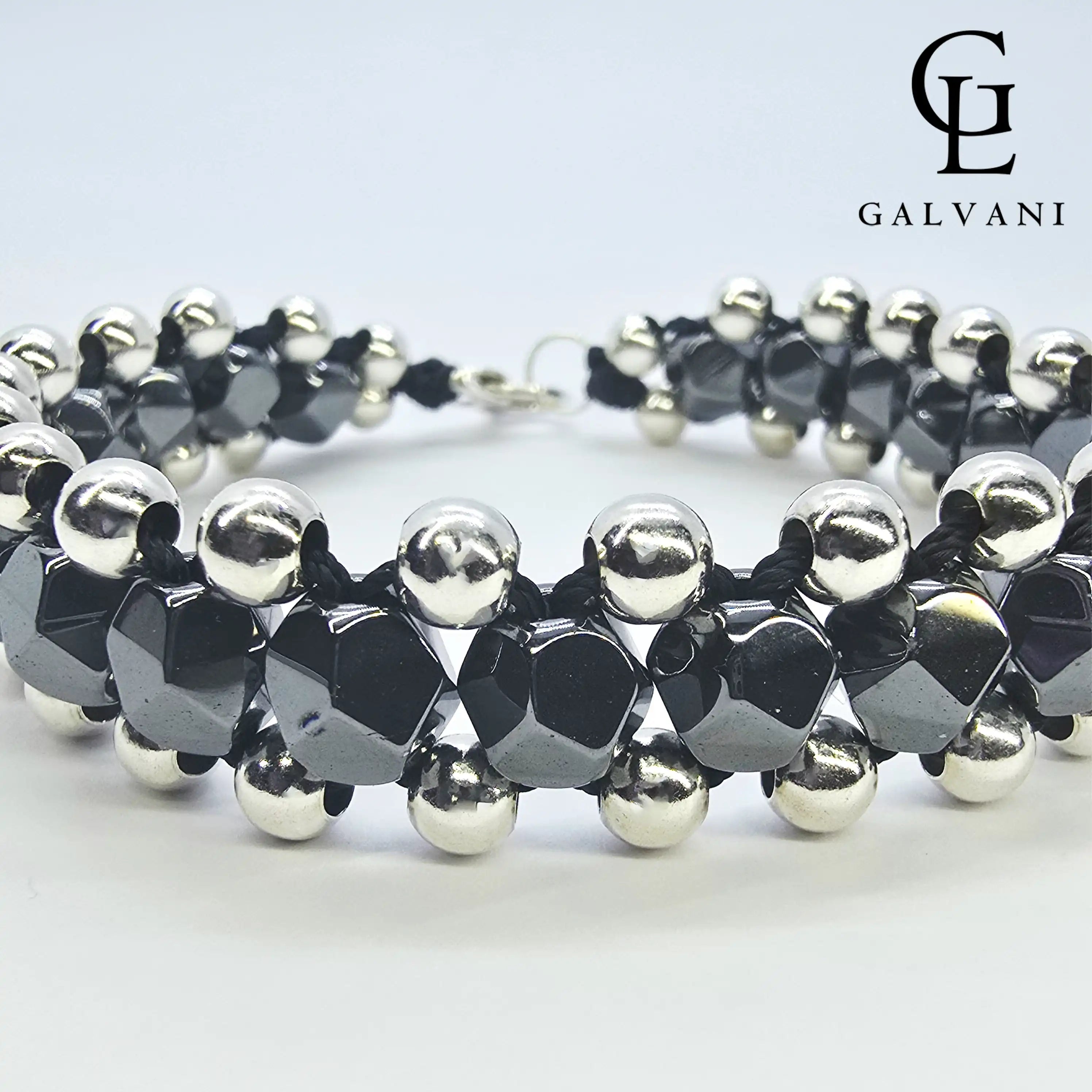 Dettaglio bracciale uomo artigianale Chopper biker con ematite in argento 925 a Riccione Galvani Gioielli