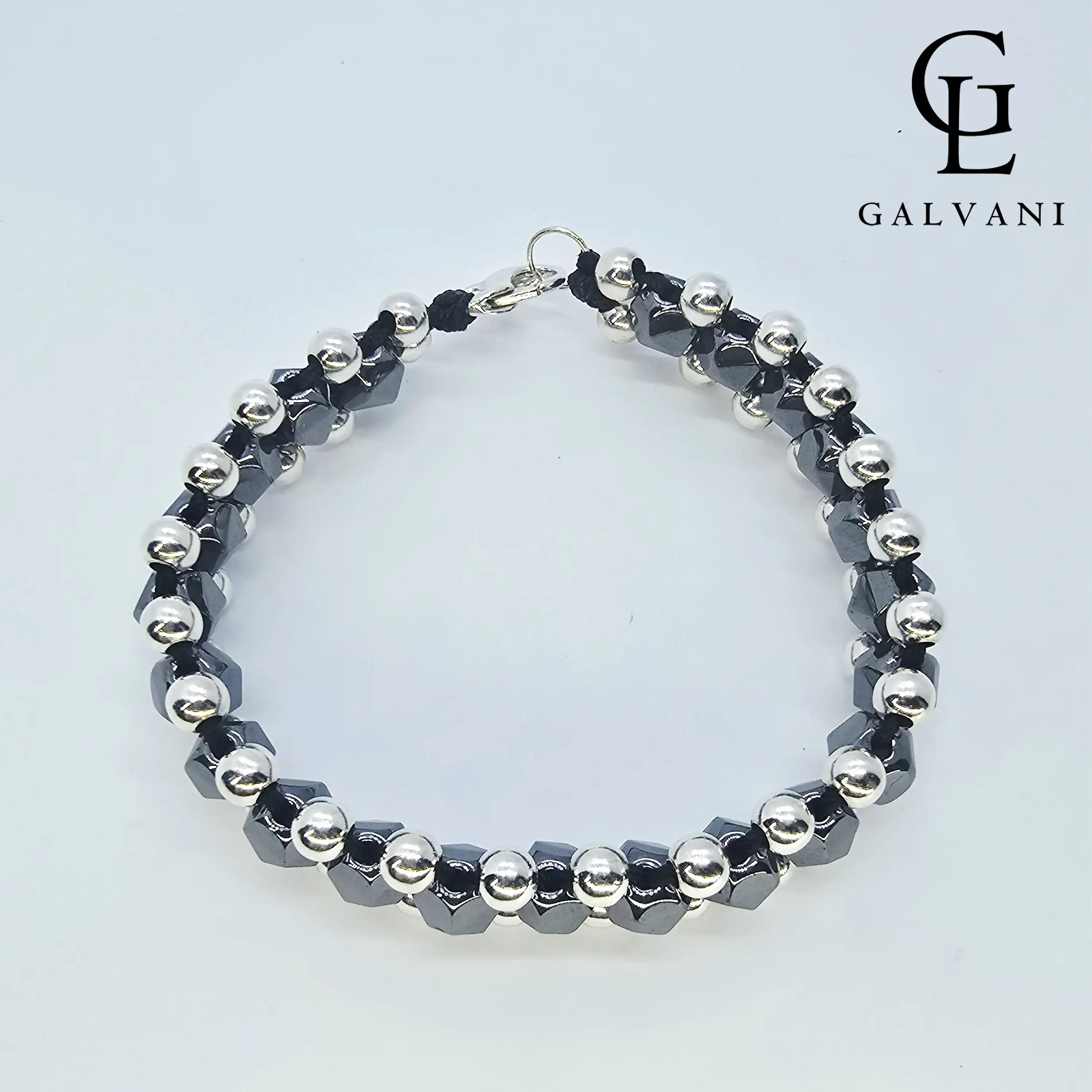 Vista dall’alto bracciale uomo artigianale Chopper biker con ematite in argento 925 a Riccione Galvani Gioielli