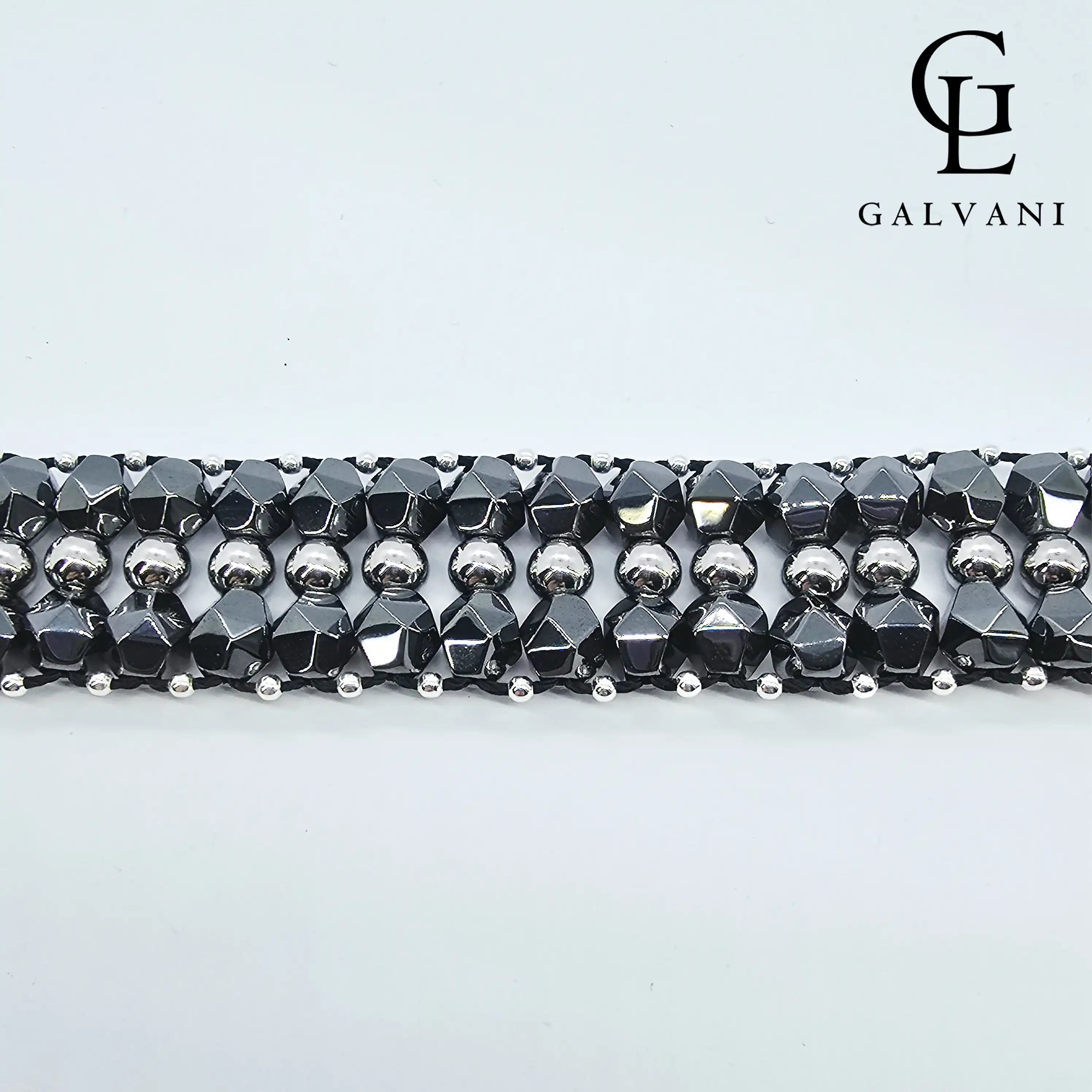 Dettaglio bracciale uomo artigianale Ironhead biker con ematite in argento 925 e acciaio a Riccione Galvani Gioielli