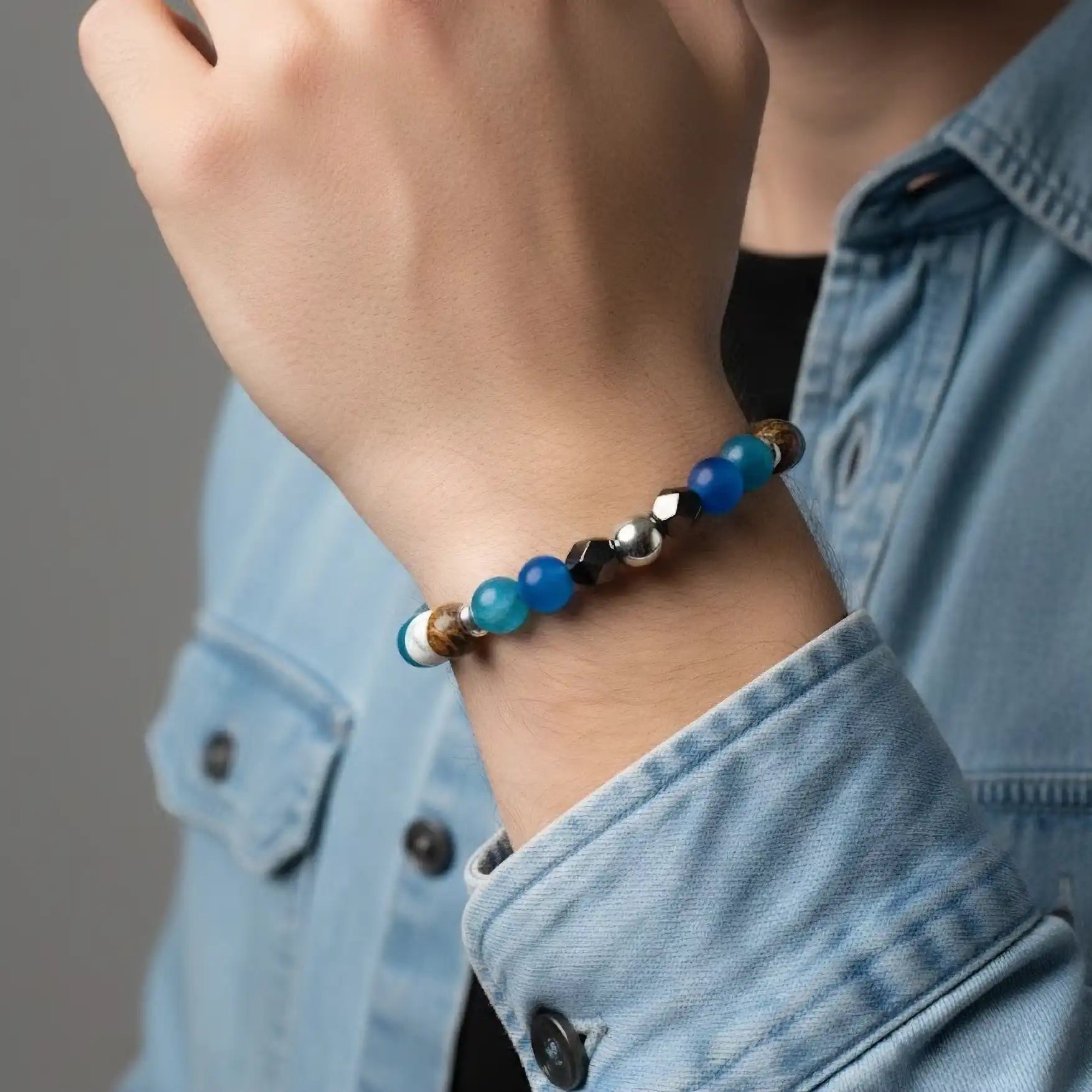 Bracciale Orizzonte uomo con agata blu ematite elephant skin e howlite bianca in argento 925 Galvani Gioielli