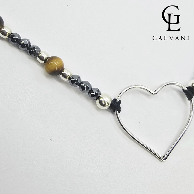 Dettaglio collana Soul con ematite occhio di tigre e cuore in argento 925 Galvani